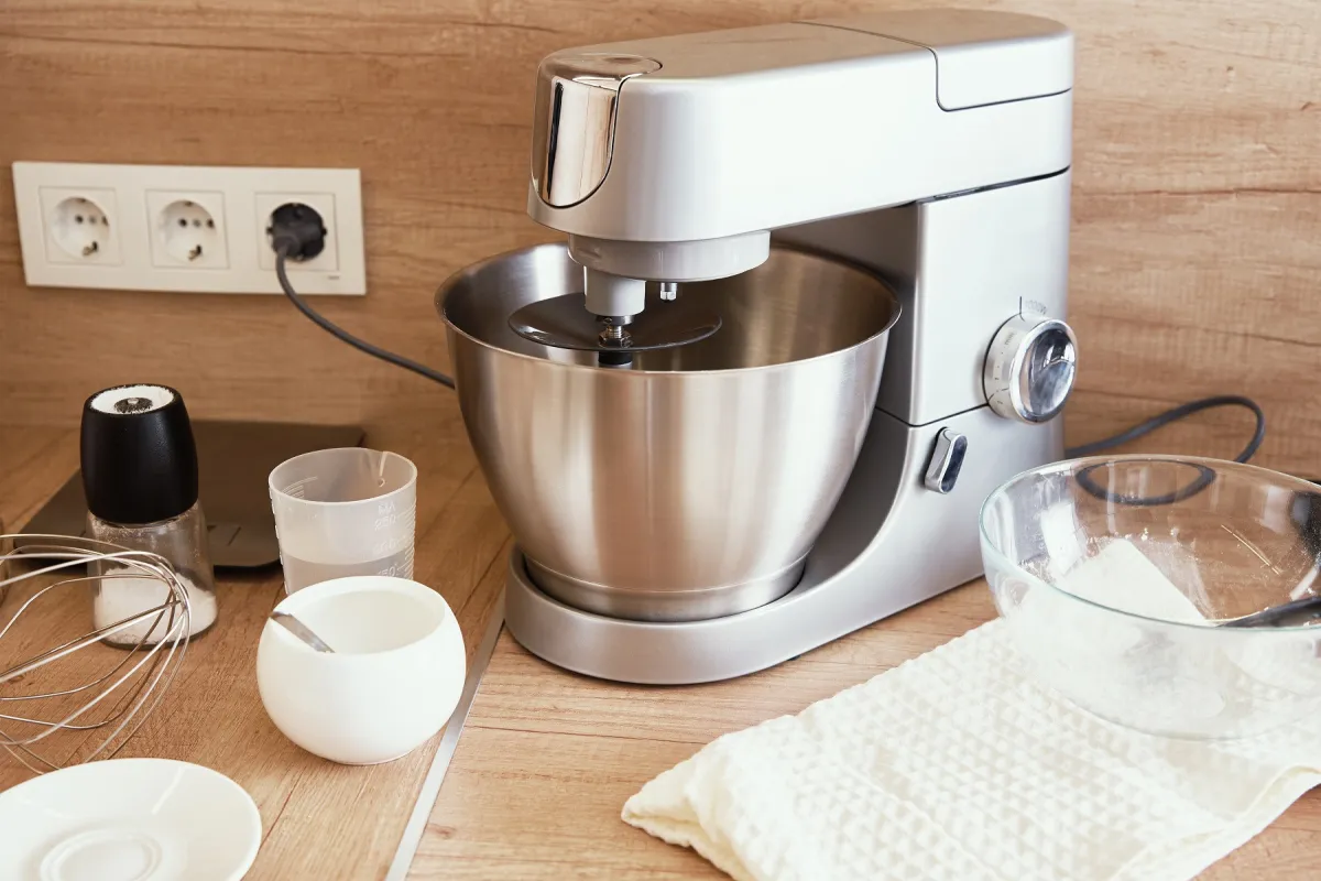Roboty kuchenne - niezawodni towarzysze gotowania i pieczenia